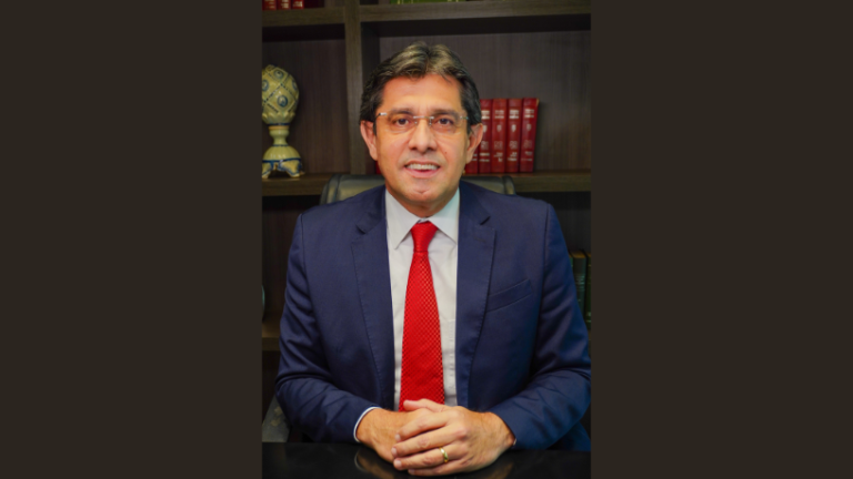 Márcio Augusto Vasconcelos Coutinho explica as sanções aplicáveis aos servidores públicos que participam de atos de campanha eleitoral.