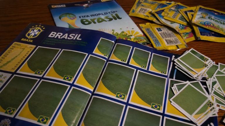 Álbum da Copa do Mundo resgata nostalgia dos anos 90 e impulsiona febre entre colecionadores