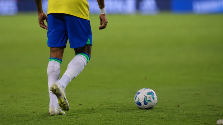 O Futuro de Raphinha e o Impacto das Cifras Milionárias no Mercado da Bola O Futuro de Raphinha e o Impacto das Cifras Milionárias no Mercado da Bola