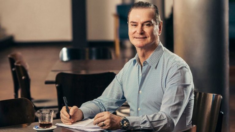 Seu cérebro pode estar sabotando decisões caras sem você perceber: Marcio Alaor de Araujo se aprofunda no tema! Marcio Alaor de Araujo